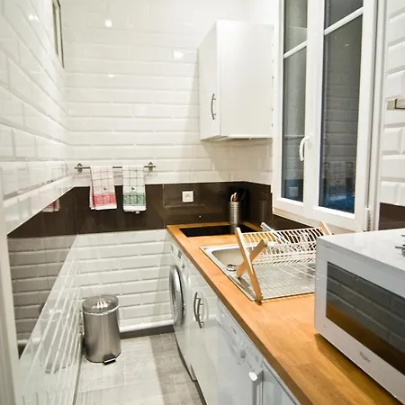 Apartment Elegant Proche Champs Elysees Paris