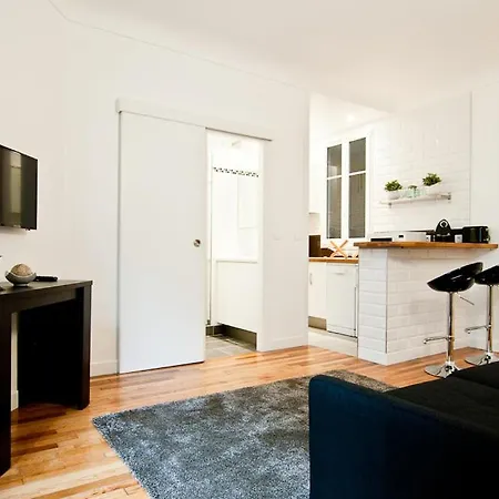 Elegant Proche Champs Elysees Apartment Paris