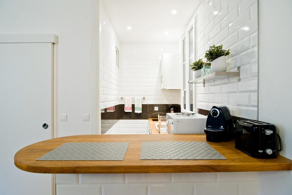Elegant Proche Champs Elysees Apartment Paris