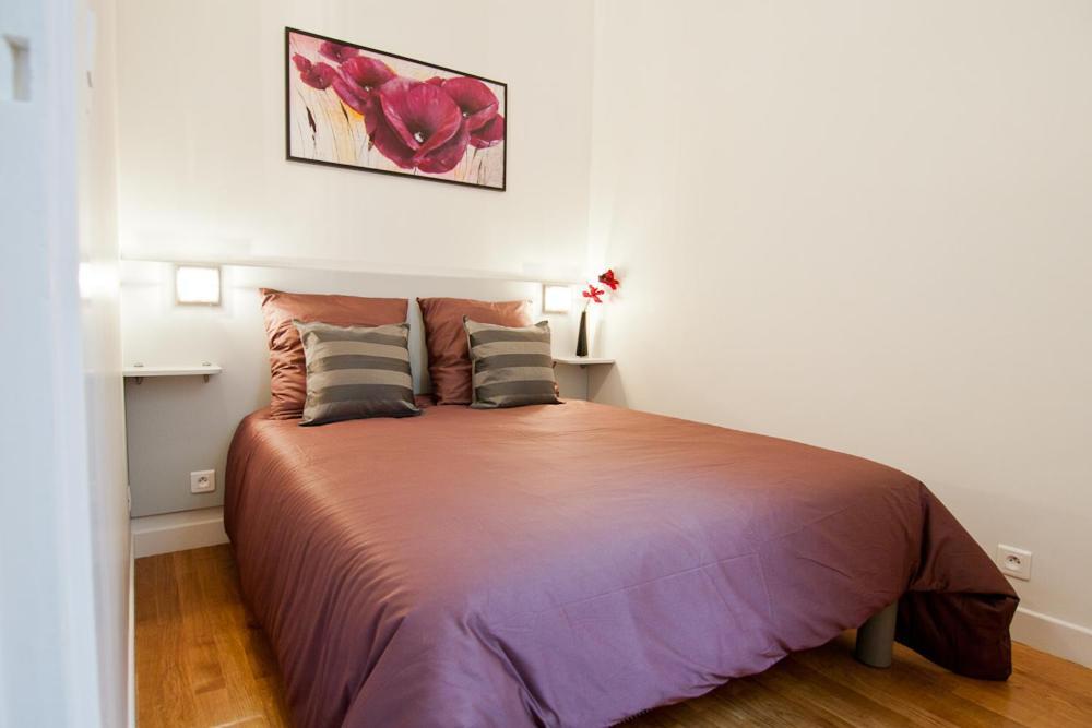 Elegant Proche Champs Elysees Apartment